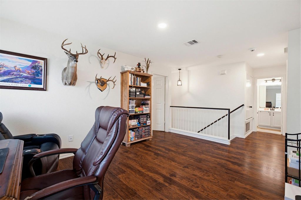 318 Liberty St, Hutto, TX - More