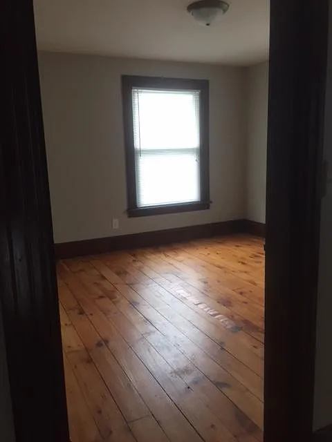 142 N Macomb St — Photo 4