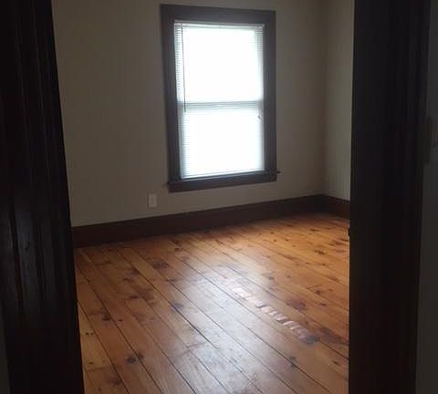 4th image of 142 N Macomb St