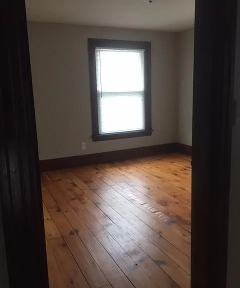 142 N Macomb St — Photo 4
