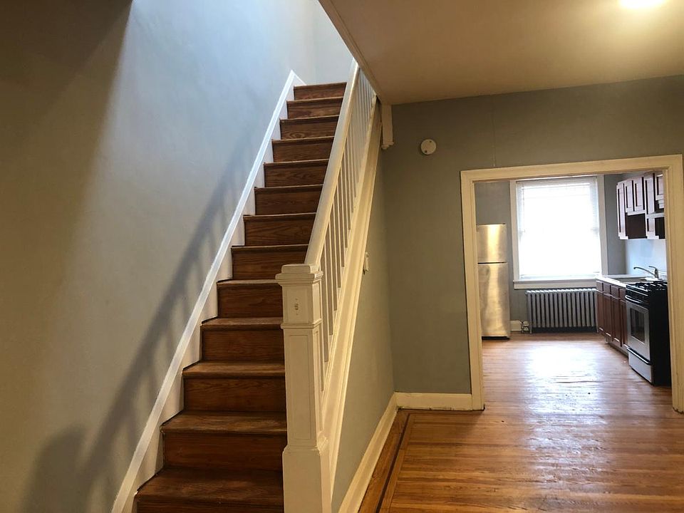 2nd image of 2702 E Oliver St
