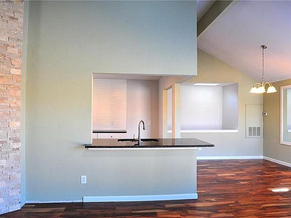5th image of 1505 Golden Gate Dr