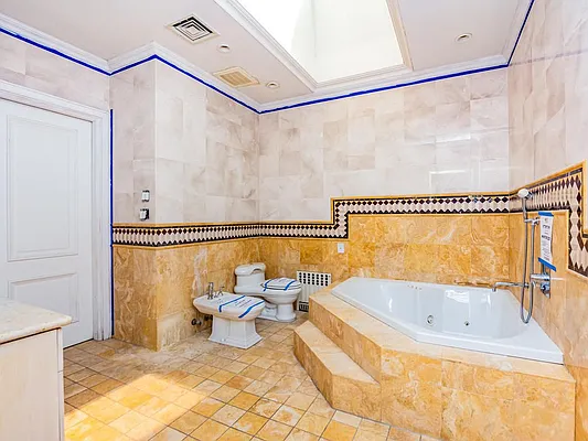 Sold by Re/Max In The City | media 13