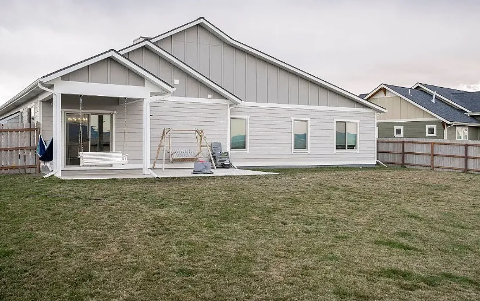 3 Bedroom 2 bath house with amazing views of the Bridger Mountains — Photo 1