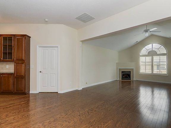 5th image of 3528 S Bank Ct