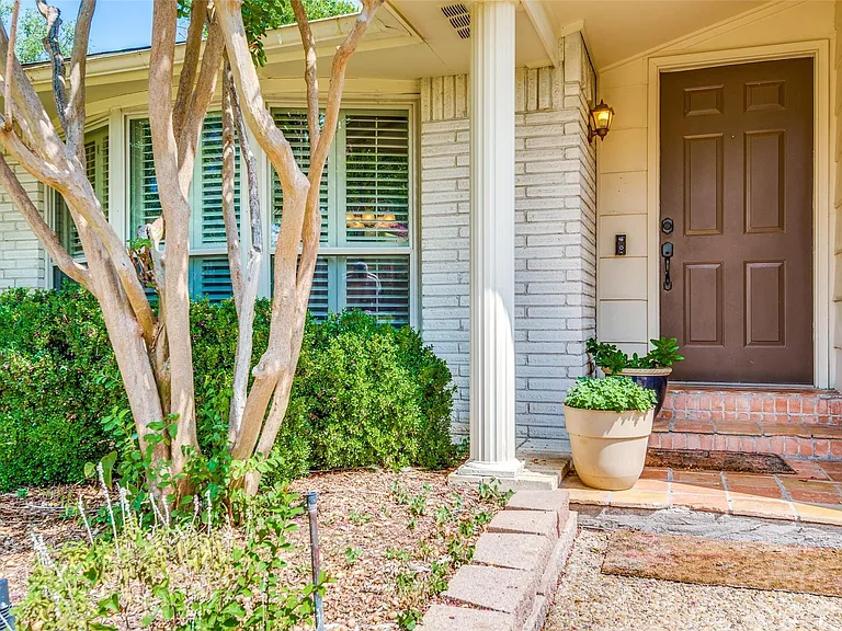 6607 Roundrock Rd — Photo 2