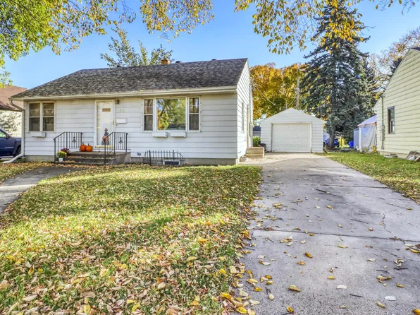 1737 4th St N, Fargo, ND 58102