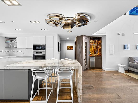 5th image of 601 NE 36th St APT 3407