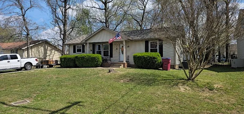 3 bed, 1.5 bath, 1091 sqft, $1,295 — Photo 2