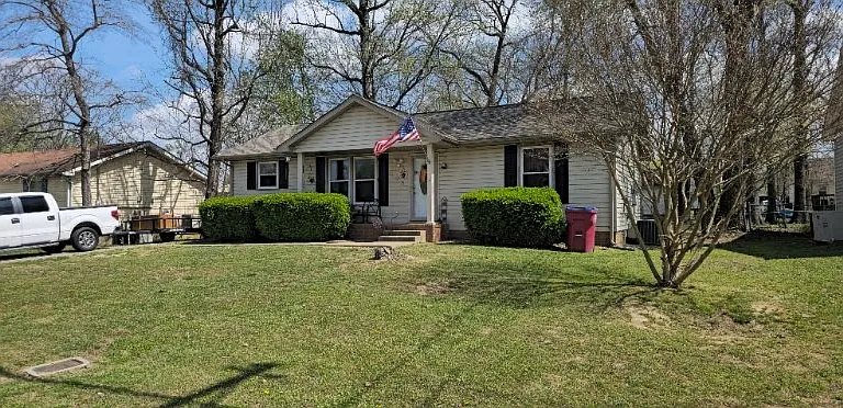 575 Bridgette Dr — Photo 2