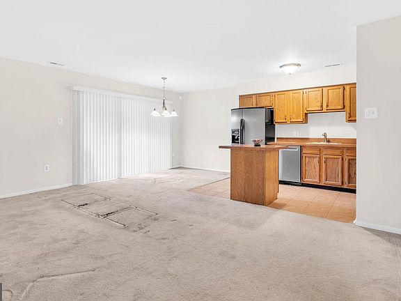 4th image of 47 Chelmsford Ct #268