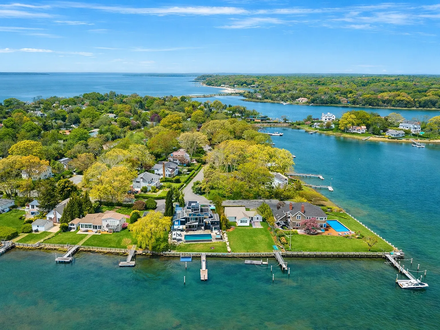 Sag Harbor Waterfront Modern with Pool and Dock — Photo 2