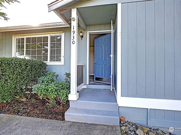 4th image of 1930 Edgewood Drive