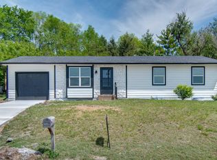 1912 Valley Dr, Manhattan, KS 66502