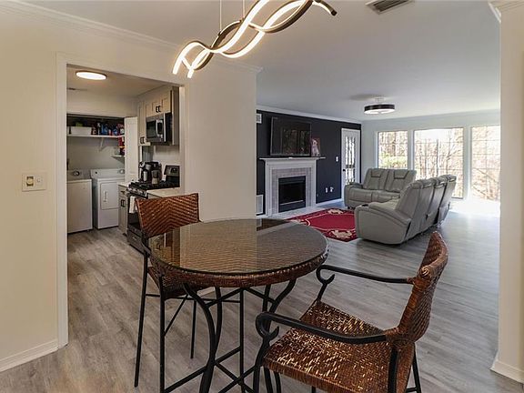 5th image of 709 Berkeley Woods Dr