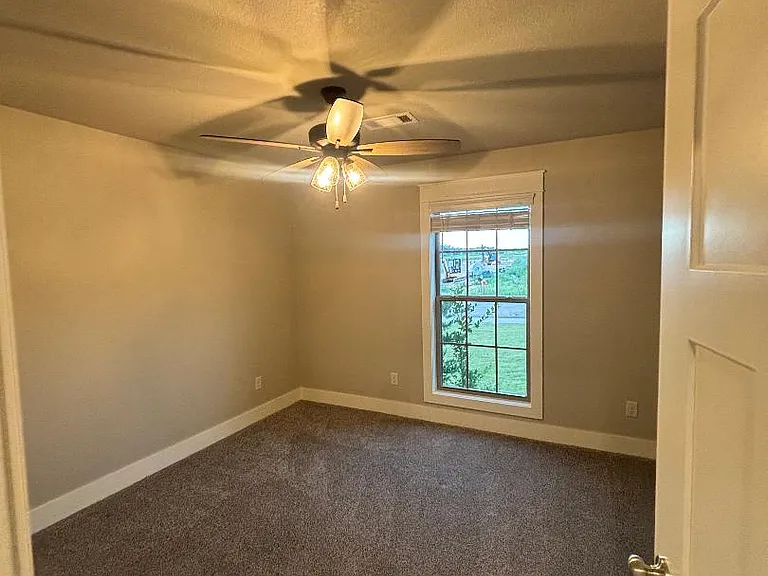 101 Gatlin Ln — Photo 9