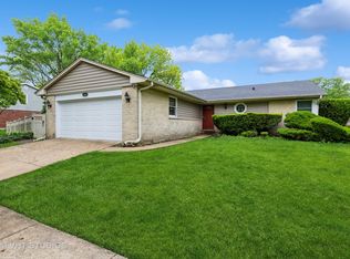 1614 N Park Dr, Mount Prospect, IL 60056