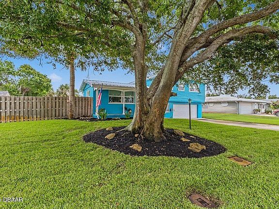 3rd image of 923 Peninsula Dr