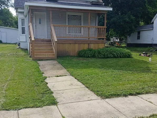 38 Maple St, Saunemin, IL 61769