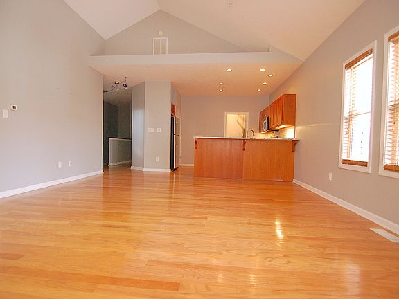 3rd image of 2225 N Scioto St