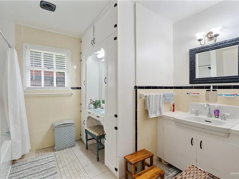 1114 S 8th Ave — Photo 11