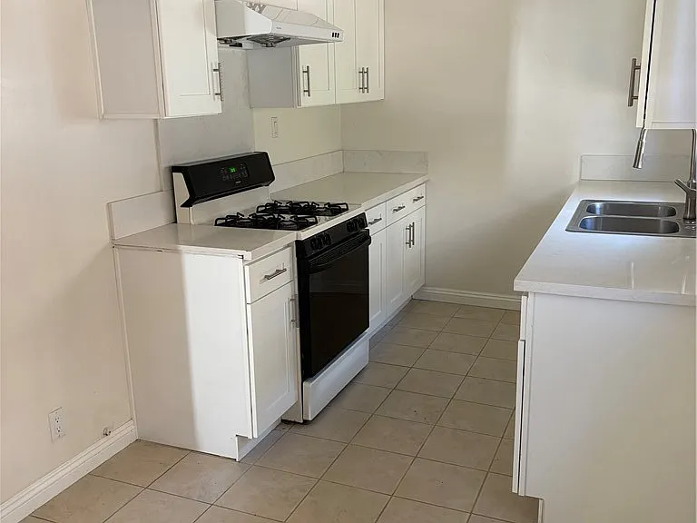 806 S Chapel Ave — Photo 11