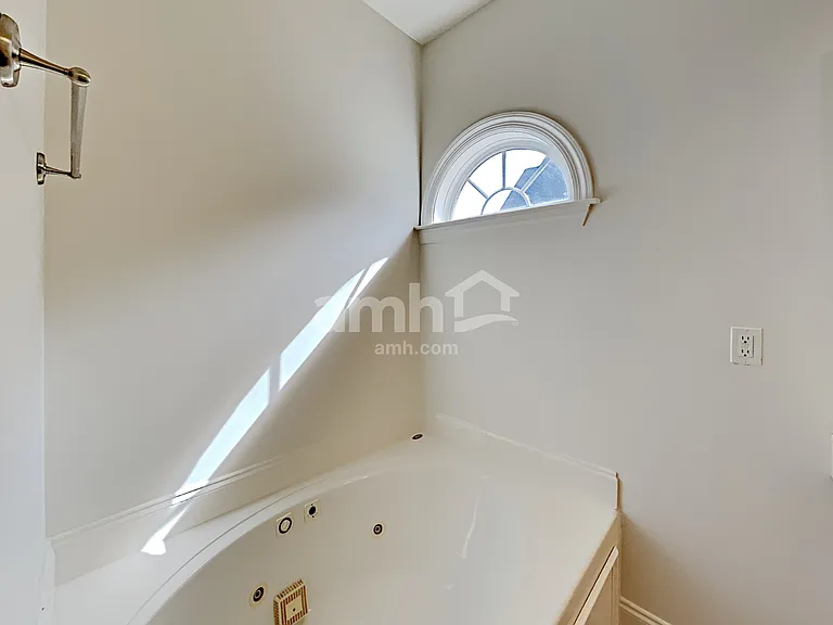 5125 Macarthur Ave — Photo 15