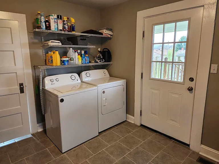 825 Wilson Ave — Photo 18