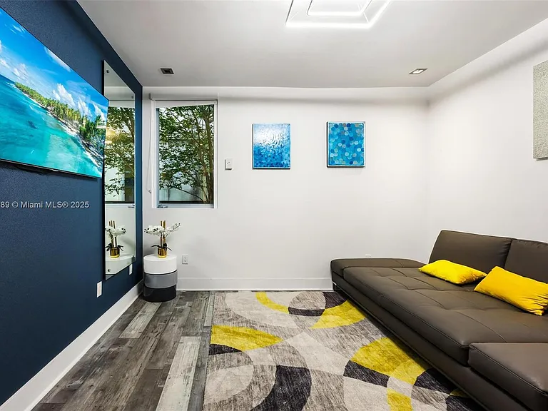300 Royal Plaza Dr — Photo 39
