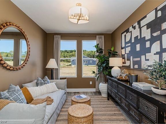 3rd image of 800 Colesbourne Cir