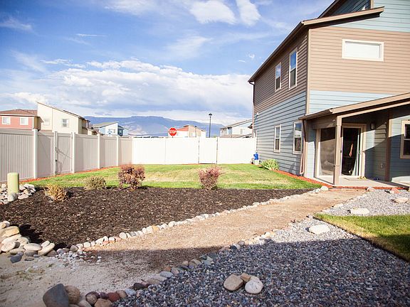5th image of 393 Green River Dr