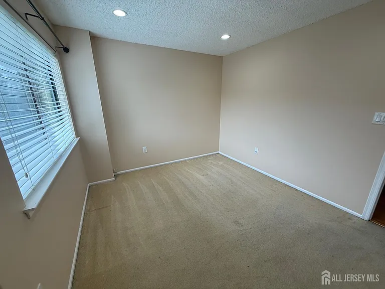 1302 Edison Glen Ter — Photo 27