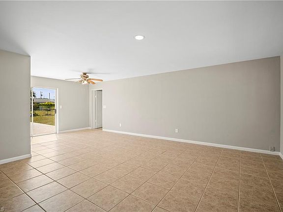 4th image of 423 NE 14th PL