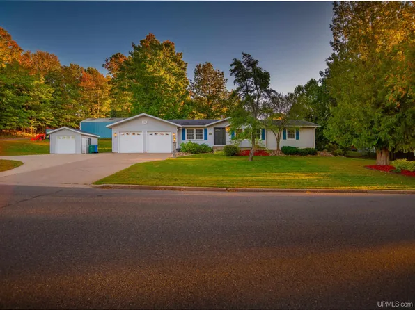 1005 Cleveland Ave, Marquette, MI 49855