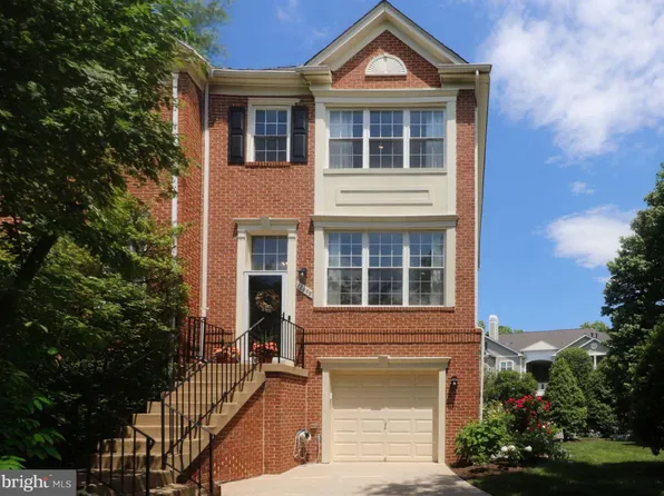 12000 Edgemere Cir, Reston, VA 20190