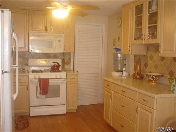 3rd image of 863 Golf Ln