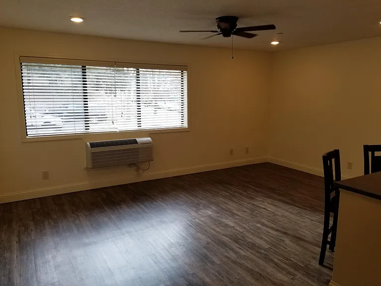 1975 Wilson Ave #8 — Photo 5