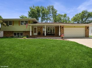 301 Michele Ave, Crown Point, IN 46307