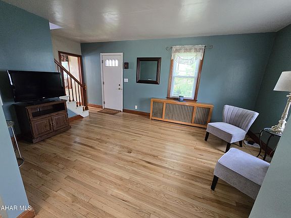 3rd image of 216 Arch St