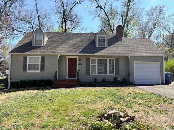 7748 Briar Dr, Prairie Village, KS 66208