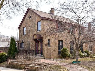 2186 N 74th St, Wauwatosa, WI 53213
