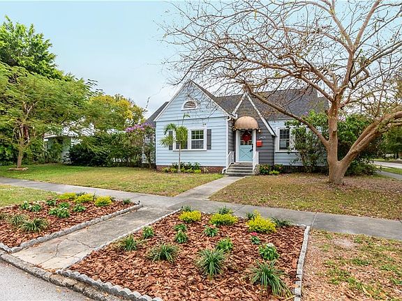 2nd image of 2405 Woodlawn Cir W