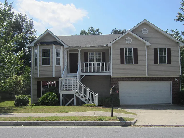 215 Bainbridge Cir — Photo 16