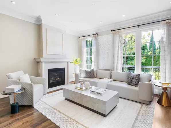 4339 W 9th Ave, Vancouver, BC V6R 2C8