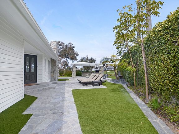 3rd image of 9 Andalucia Dr