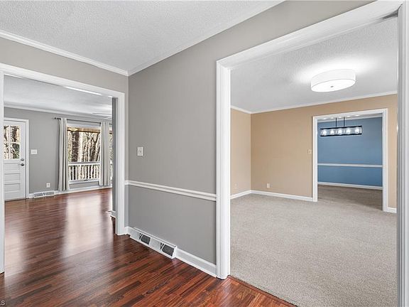 5th image of 3239 Linda Cir