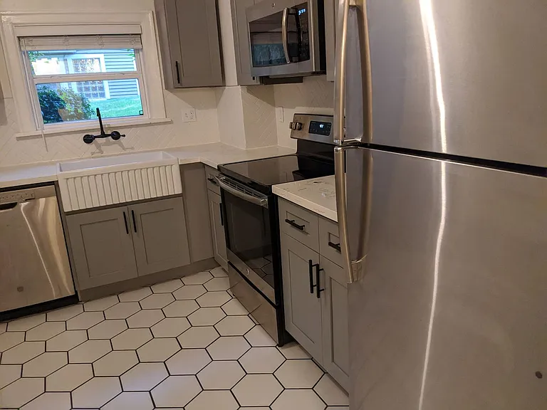 Elise Apartments — Photo 7