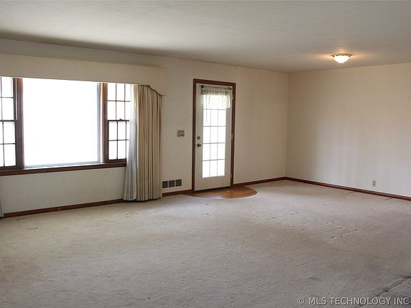 4th image of 604 S Lincoln Ave