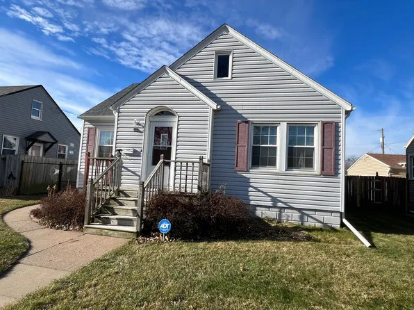 1505 33rd St, Moline, IL 61265