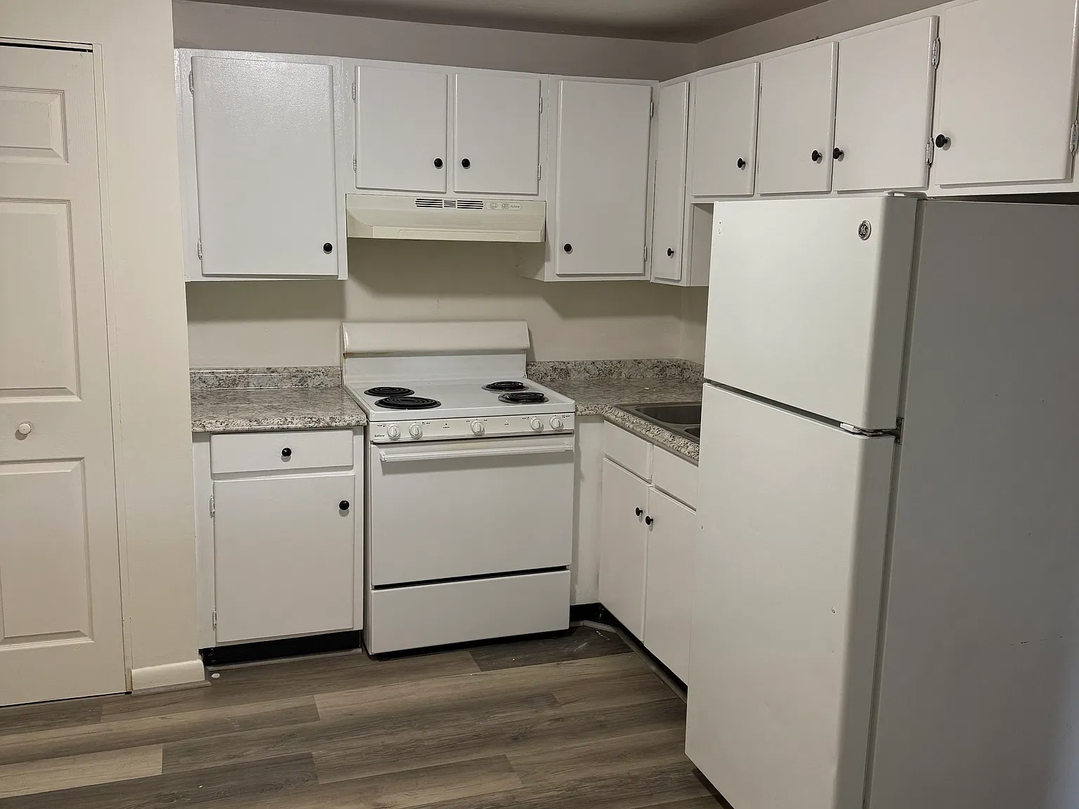 2 bed, 650 sqft, $2,200 — Photo 2